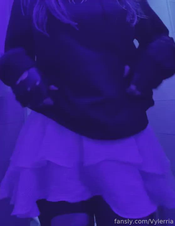 Candid Sexy Susi Trainer gif