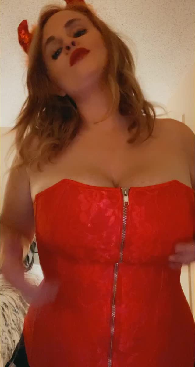 Titty reveal with some nipple clamps. Any volunteers to yank on the chain? ? {OC}