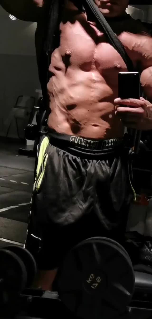 Big roided up muscle slut at your service