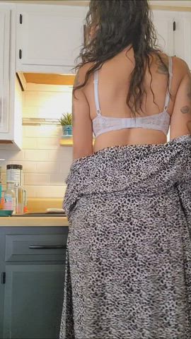 Smokin cutie with a booty 🍑