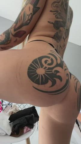 That juicy, dancing ass needs your spankings [F]