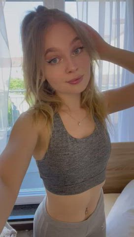 [Onlyfans][Sophiemorgan] Can I ride you while you stare at my ass