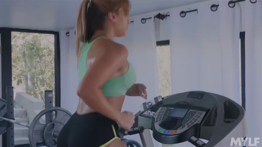 Curvy Latina Mercedes Carrera Fucking Herwself after Training