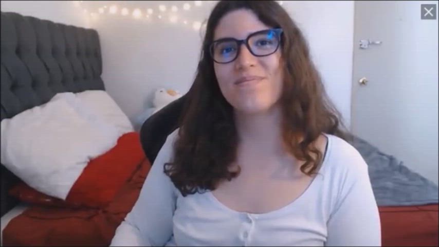 Dominant horny nerdy tranny wants her strong body worshipped.
