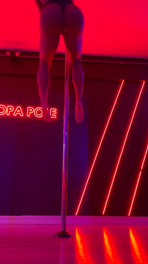 ass big ass big tits brazilian dancing fitness muscular girl pole dance gif