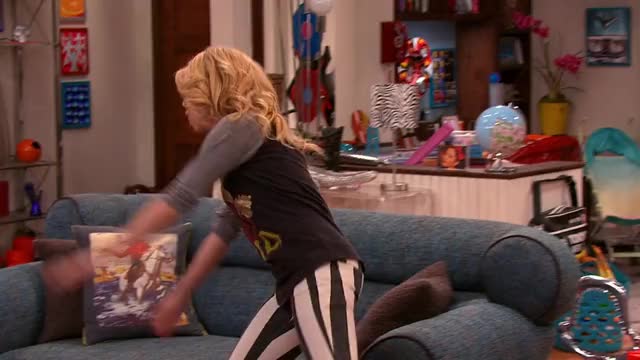 Blonde Jennette McCurdy gif