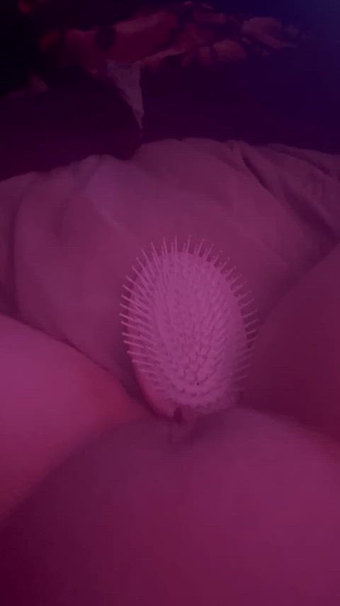 Something feels so desperate about fucking your hairbrush ☺️💕