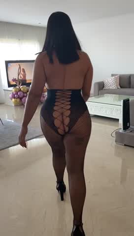 Will you [f]ollow the black rabbit ? ?