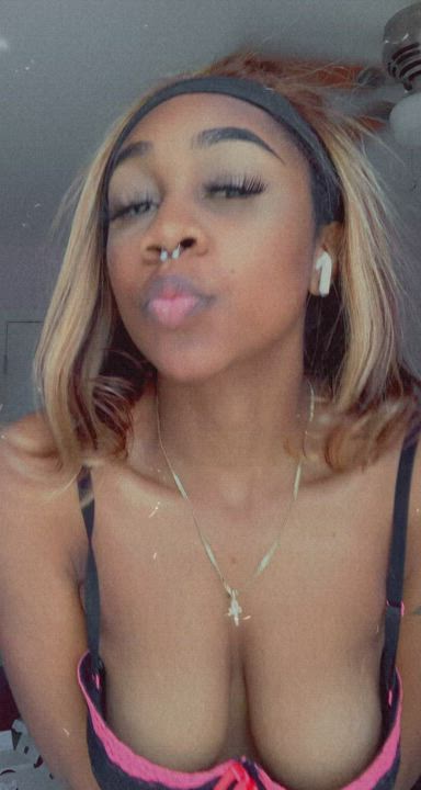 Bow in the presence of greatness 👑 Cum and her with the right girl for you ;)