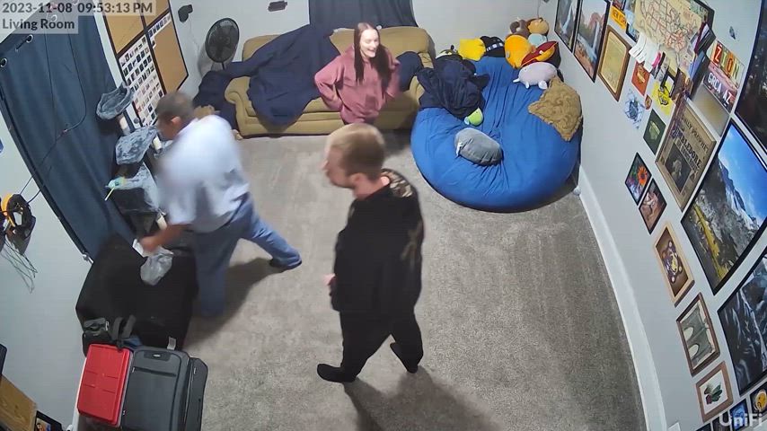 [MFMF] When friends come over, you can either play some card games or fuck.