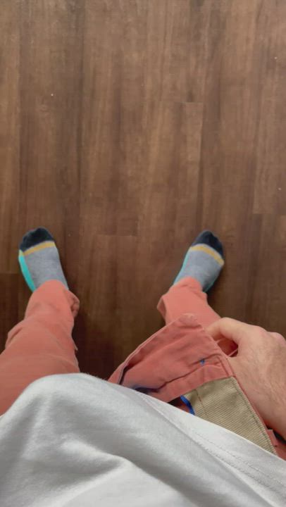 edging w my underwear on. sound on if you want to hear a nice repetitive noise