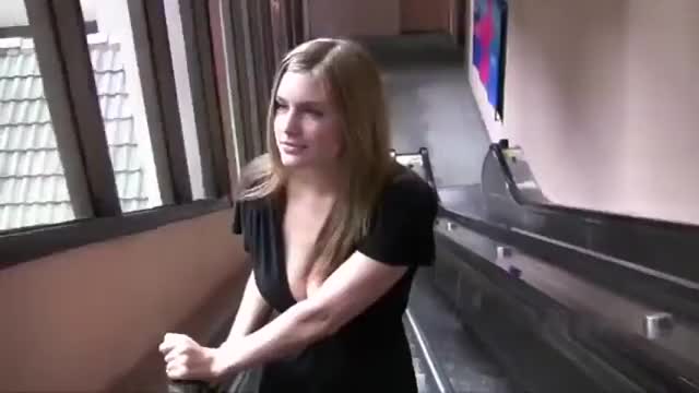 Escalator flashing