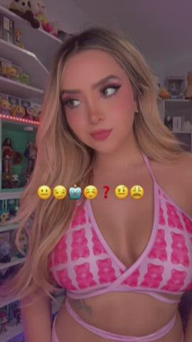 Cleavage Latina TikTok Tits gif