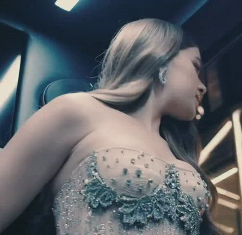 hailee steinfeld sexy sexy voice gif