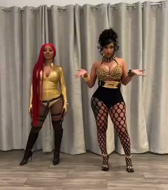 Cardi looking super Sexy