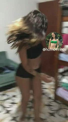 what's her name? / qual o nome dela?
