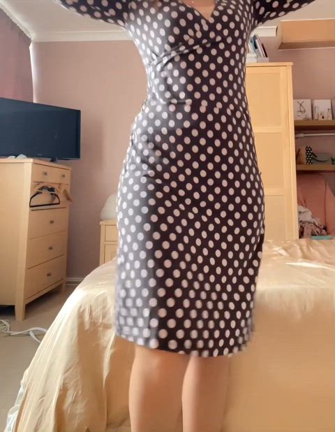 After work little nylon upskirt teaser… full video with face and more on my Fansly