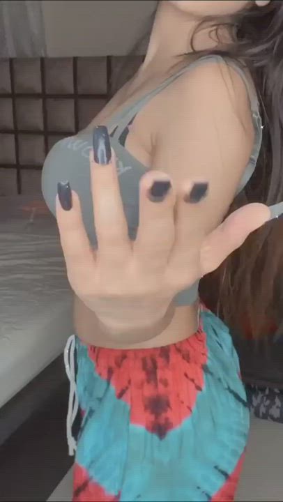 Those juice ass and boobs 🤤