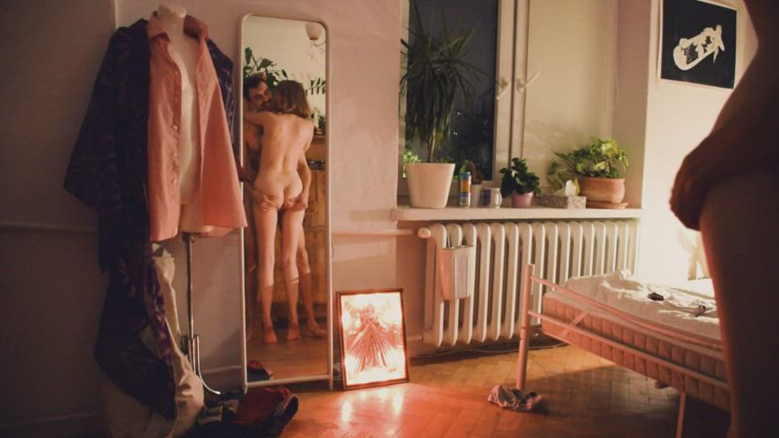 A one minute sex tape - with a facial.