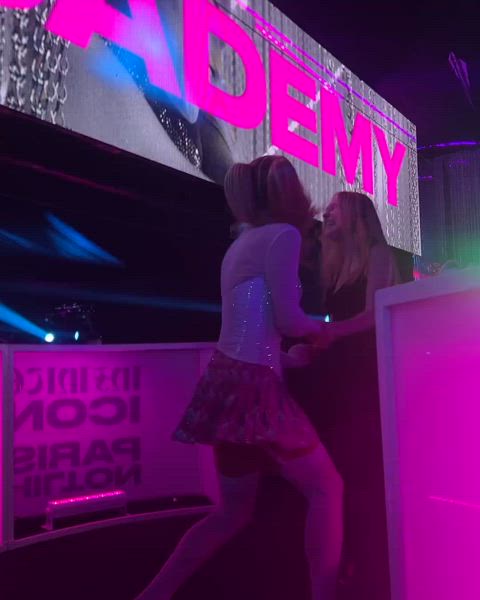 celebrity dakota fanning non-nude gif