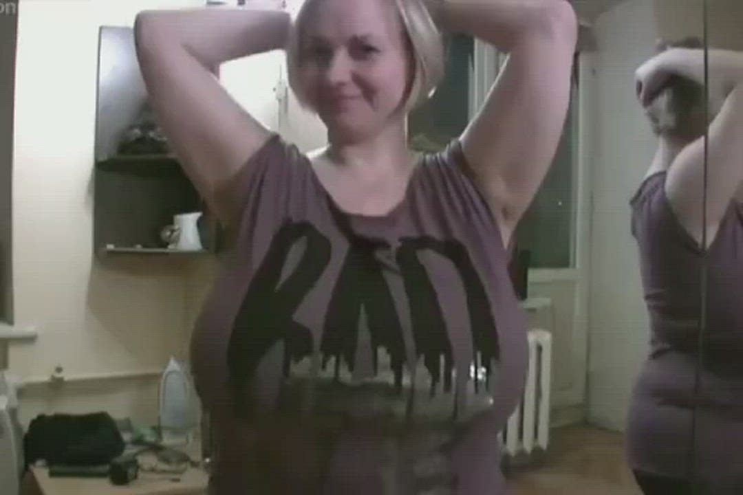 Dancing BBW MILF jiggles her tits and lifts her shirt
