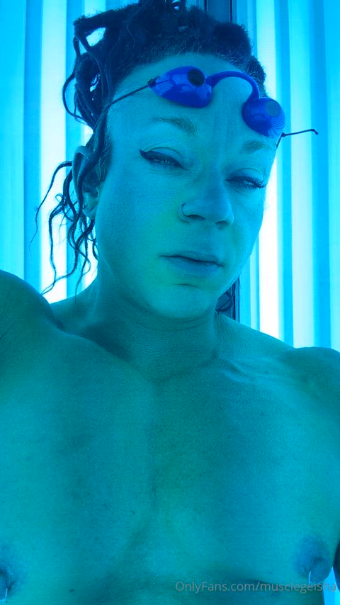 bodybuilder muscles muscular girl muscular milf gif