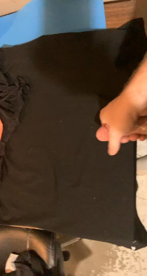 Got to hard from all these dicks I had to cum before bed looking for a buddy who