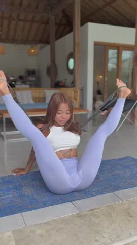 do you love how I stretch daddy?